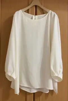 23区　とろみ素材タックスリーブブラウス　ホワイト　サイズ48 美品