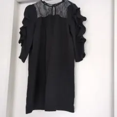 黒のレース装飾フリル袖ドレス