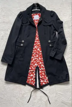 Faye minimum 黒いトレンチコート 赤いハート柄裏地