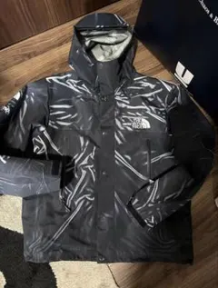 シュプリーム 23SS×ザノースフェイス トロンプルイユ マウンテンパーカー シュプリーム 23SS×ザノースフェイス トロンプルイユ マウンテン