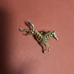 馬のデザインブローチ