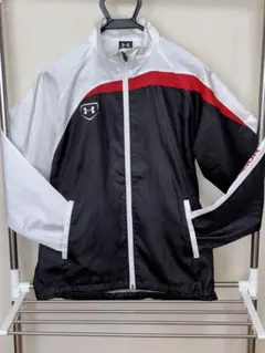 『アンダーアーマーのウインドブレーカー』新品同様