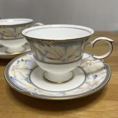 ノリタケ9748,ボーンチャイナ貝殻モチーフのカップ&ソーサーセット