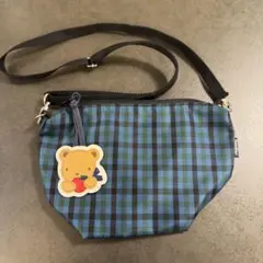 【極美品】【メルカリ最安値！】♡familiar♡ファミリア　舟形　ポシェット 極美品】【メルカリ最安値！】♡familiar♡ファミリア 舟形 ポシェット