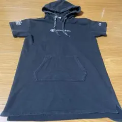 ラブトキシック　Champion ブラック フード付き半袖ワンピース　女の子