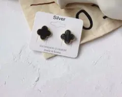 韓国 クローバー型ピアス