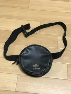 【アディダスオリジナル】ロゴラウンド　ミニポーチ