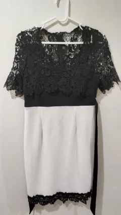 エレガントな黒白レースドレス L