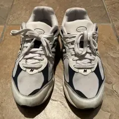 New Balance 2002R ホワイト/ネイビー スニーカー