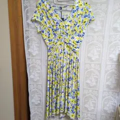 EGERIE【新品】イエロー×ブルー 花柄ワンピース Vネック ねじりデザイン