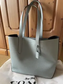 【新品】COACHコーチ サックス水色レザートートバッグ！女の子にも♪