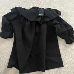 ブラックオフショルダーフリルトップス M