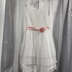 ホワイトフリルドレス ピンクリボン付き