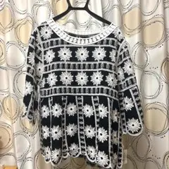 フレアスリーブ花柄カットソー　刺繍　シアー　レース編み　 新品未使用