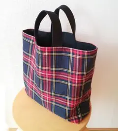 ネイビータータンチェックと帆布の 大きめリバーシブルトートバッグ