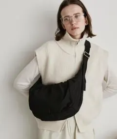 Auntie Rosa ラウンドショルダーバッグ ボディバッグ ブラック