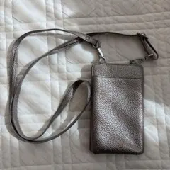 GISELLE レザー スマホショルダーバッグ　シルバー