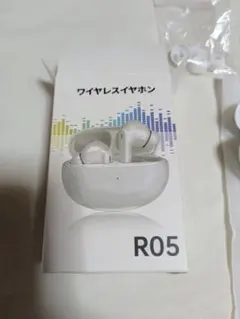 R05 完全ワイヤレスイヤホン ホワイトのサムネイル
