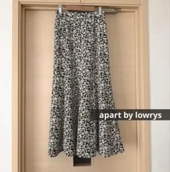 apart by lowrys 小花柄フレアスカート