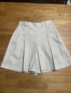 ライトベージュ プリーツキュロット