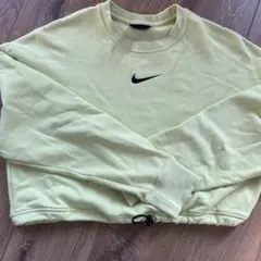 NIKE ナイキ クロップドスウェット イエロー