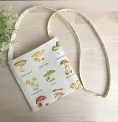 きのこ図鑑♡生成り♡キッズポシェット♡ハンドメイド