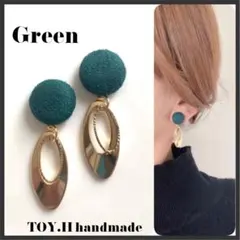 グリーン包みボタン　2連オーバルゴールド　ハンドメイドピアス　イヤリング