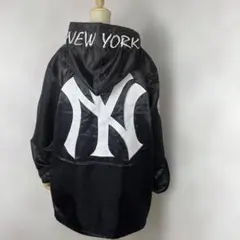 New York Yankees ナイロンジャケット Mサイズ