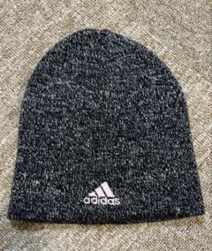 adidasアディダス ニット帽 グレー ピンクロゴ