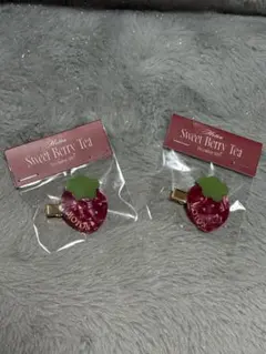 MOTON Sweet Berry Tea いちごヘアクリップ 2個　ノベルティ