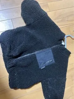 黒いフリースジャケット ジッパーポケット付き