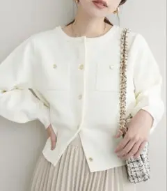 【美品】【完売品】ポリニット金釦ポケ付きカーディガン　オフホワイト