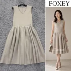 《極美品》フォクシー 定価9万 ノースリーブ プリーツフレアニットワンピースのサムネイル