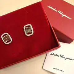 ferragamo フェラガモ ラインストーンピアス シルバーカラー 新品 箱付のサムネイル