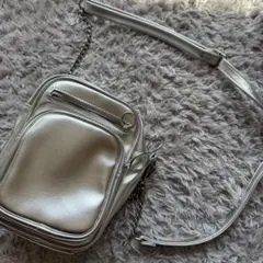 メタリックシルバーショルダーバッグ