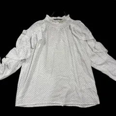 フリル付きドット柄長袖ブラウス