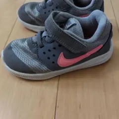 Nike ベビー スニーカー グレー/ピンク