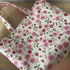 【キャスキッドソン 可愛いストロベリー柄 トートバッグ】