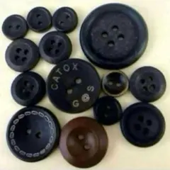 新品未使用　ウッドボタン　木のボタン　ダーク系ボタン　14個