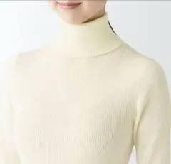 無印良品 首のチクチクをおさえた洗える リブ編みタートルネックセーター 白 M