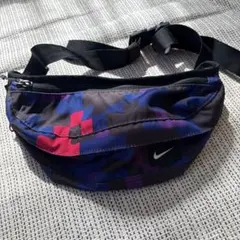 Nike ボディバッグ・ウエストポーチ 黒・紫・赤