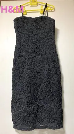 黒の花柄刺繍ノースリーブワンピース