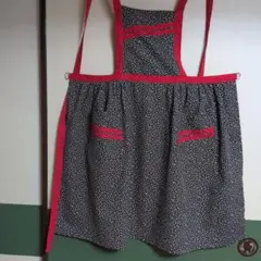 花柄エプロン 黒と赤 ポケット付き