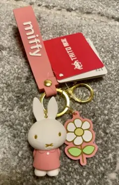 タイトー　ミッフィー　ストラップ付きキーホルダー オマケ（シリコンポーチ）つき