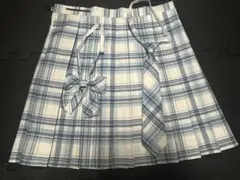 青と白のチェック柄プリーツスカート