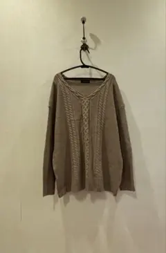 Janiss ジーニス　ベージュ Vネック ニットセーター　ケーブル編み