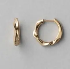 ete ハグピアス ツイスト　イエローゴールド