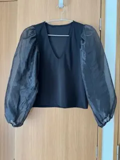 【お値下げ】黒 Vネック パフスリーブ トップス