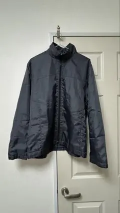 MODERN 黒のジッパー付きジャンパー