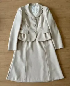 アイボリー スカートスーツ